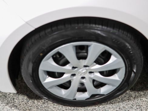 Used 2023 Toyota Corolla LE FWD image 11