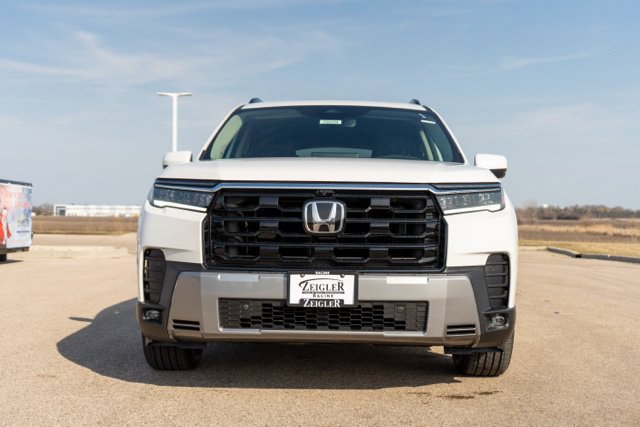 New 2026 Honda Pilot Touring image 2