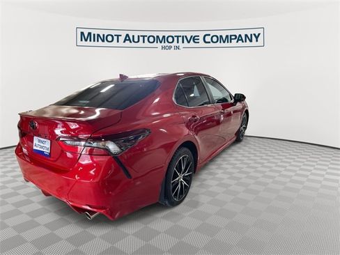 Used 2024 Toyota Camry SE image 8