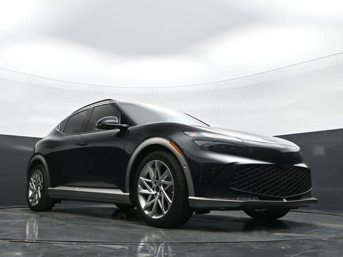 Used 2025 Genesis GV60 Advanced AWD/4WD image 32