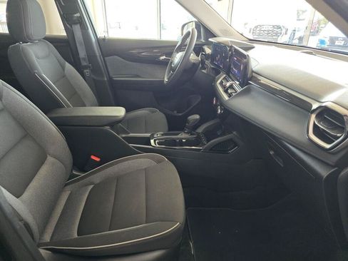 Used 2025 Chevrolet TrailBlazer LT AWD/4WD image 43