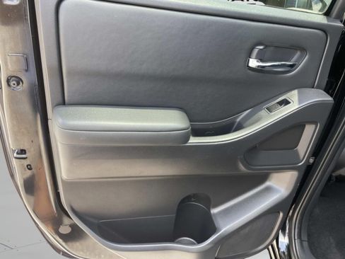 Used 2023 Nissan Frontier SV w/ SV Convenience Package RWD image 14