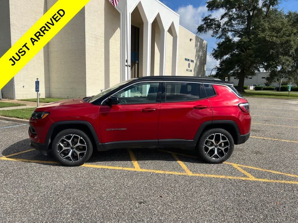 Used 2025 Jeep Compass Limited AWD/4WD image 2