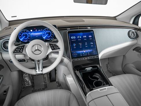 Certified 2023 Mercedes-Benz EQE 500 4MATIC SUV image 17