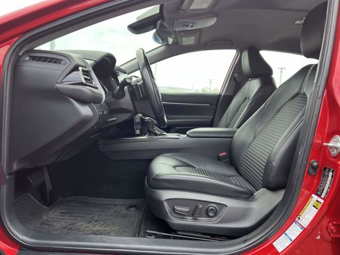 Used 2021 Toyota Camry SE image 10