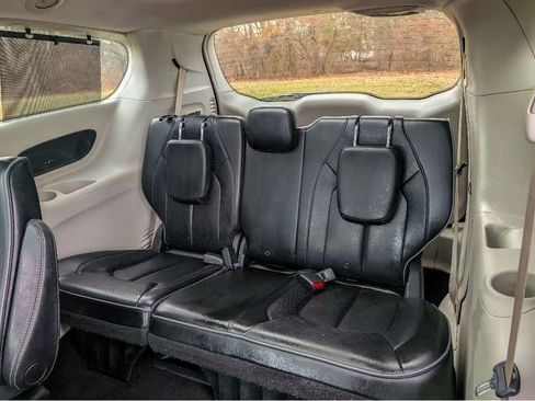 Used 2018 Chrysler Pacifica Limited w/ Advanced Safetytec Group image 12