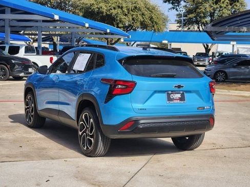 Used 2025 Chevrolet Trax RS w/ Driver Confidence Package image 2