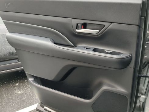 Used 2025 Toyota Grand Highlander AWD image 27