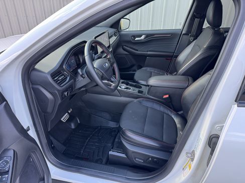 Used 2024 Ford Escape ST-Line w/ Tech Pack #1 image 9