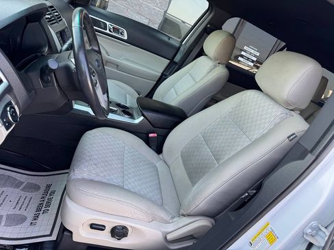 Used 2014 Ford Explorer XLT FWD image 8