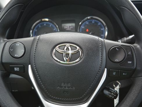 Used 2018 Toyota Corolla LE image 16