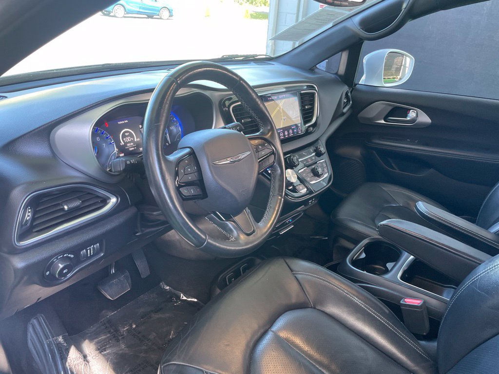 Used 2019 Chrysler Pacifica Touring-L Plus w/ S Appearance Package FWD image 32
