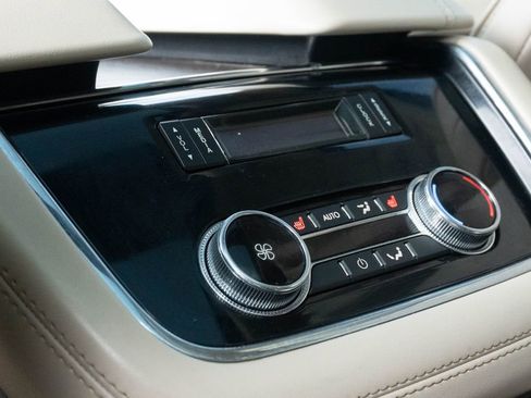 Used 2019 Lincoln Navigator Select w/ Technology Package RWD image 27