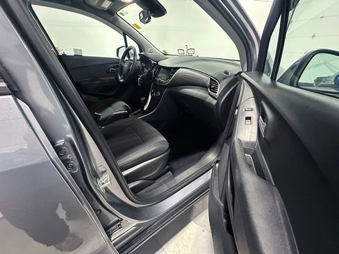 Used 2020 Chevrolet Trax LS FWD image 25