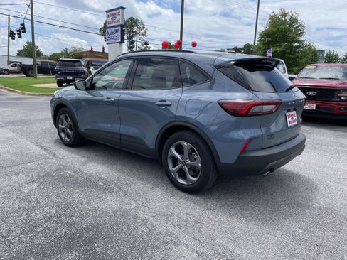 Used 2025 Ford Escape ST-Line w/ Tech Pack #1 FWD image 6