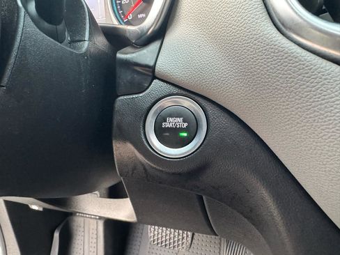 Used 2022 Chevrolet Equinox LT w/ Driver Convenience Package image 32