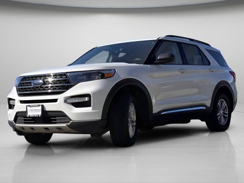 Used 2022 Ford Explorer XLT w/ Equipment Group 202A image 18