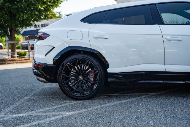 Used 2025 Lamborghini Urus SE AWD/4WD image 14
