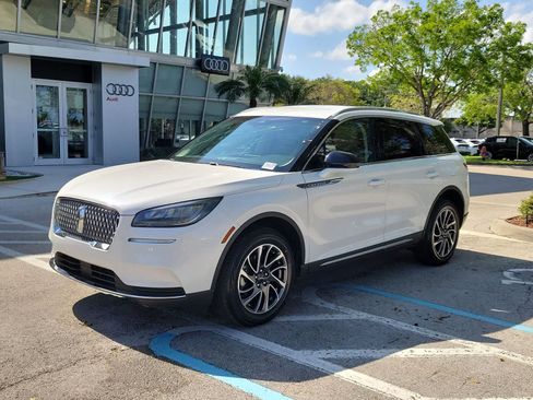 Used 2020 Lincoln Corsair FWD w/ Equipment Group 101A image 4