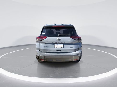 Used 2025 Nissan Rogue SL w/ Tech Package FWD image 7