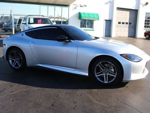 Used 2025 Nissan Z Sport w/ Floor Mat Package image 9