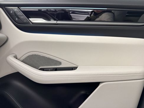 New 2026 Porsche Macan 4 Electric image 20