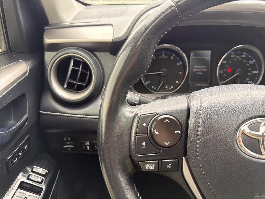 Used 2018 Toyota RAV4 Limited FWD image 31