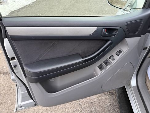 Used 2004 Toyota 4Runner SR5 image 34