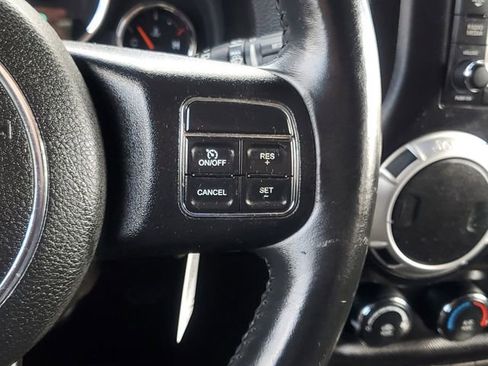 Used 2015 Jeep Wrangler Unlimited Rubicon w/ Connectivity Group image 20