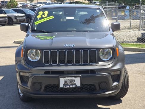 Used 2023 Jeep Renegade Latitude AWD/4WD image 10