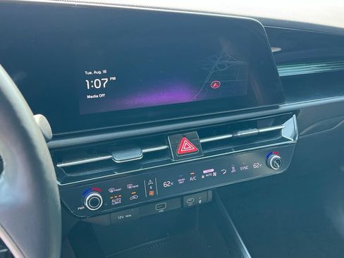 Certified 2023 Kia Niro Wind w/ Wind Preserve Package FWD image 17