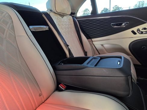 Used 2020 Bentley Flying Spur W12 image 45