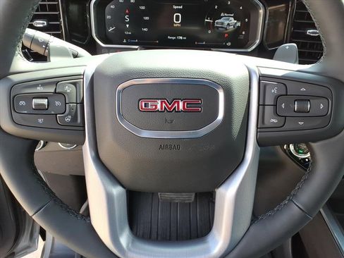 New 2026 GMC Sierra 1500 SLT image 18