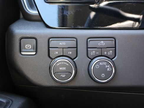 Used 2025 Chevrolet Silverado 1500 LT AWD/4WD image 30