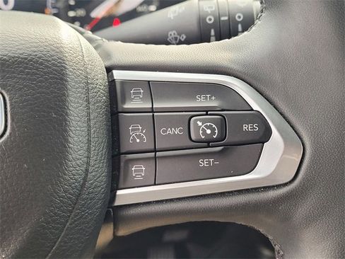 Used 2023 Jeep Compass Limited image 20