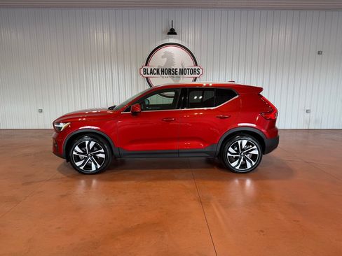 Used 2023 Volvo XC40 B5 Plus w/ Protection Package Premier AWD/4WD image 2