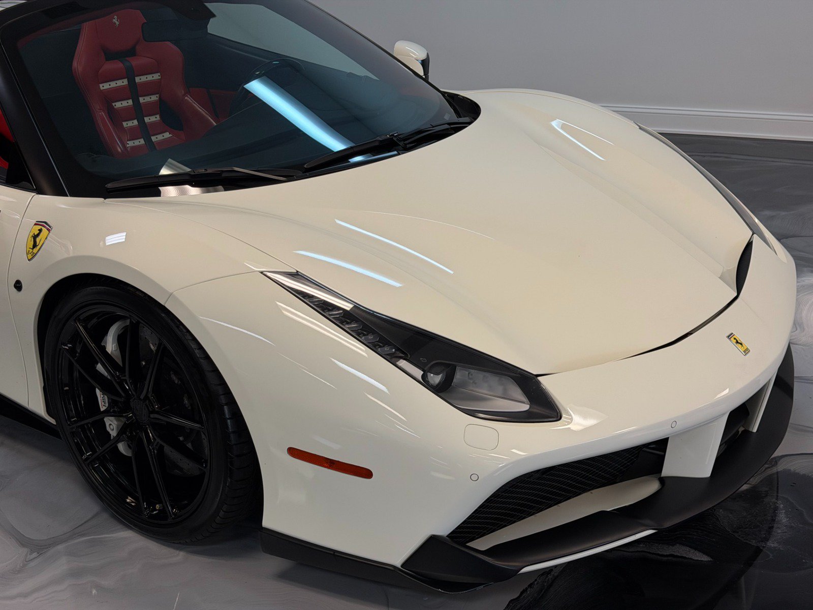 Used 2018 Ferrari 488 Spider RWD image 3