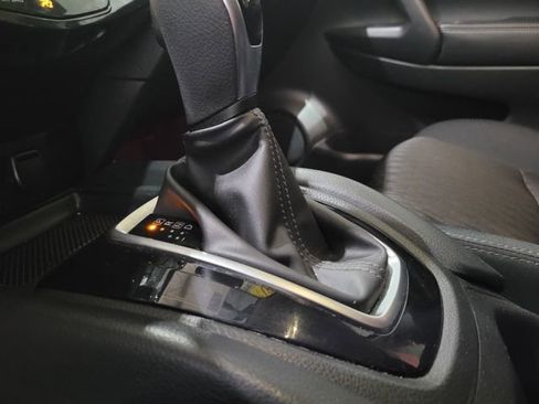 Used 2017 Nissan Rogue SV image 37