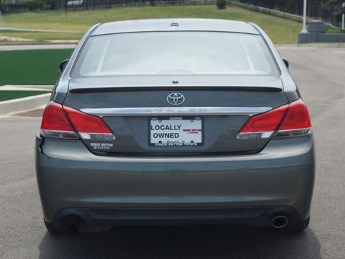 Used 2011 Toyota Avalon Limited FWD image 3