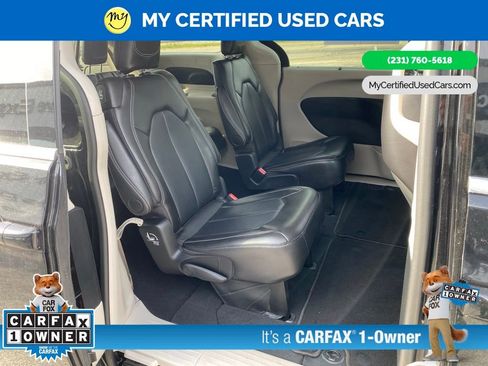 Used 2024 Chrysler Pacifica Touring-L FWD image 23