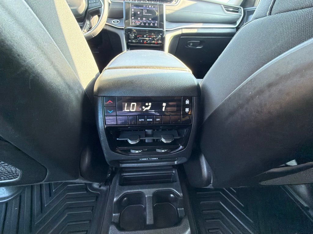 Used 2023 Jeep Grand Cherokee L Laredo AWD/4WD image 15
