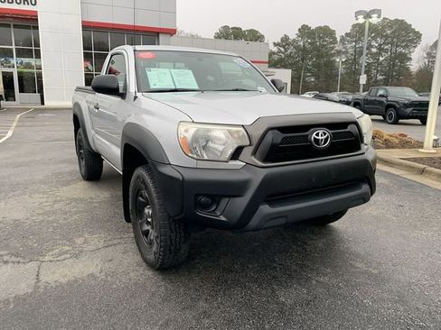 Used 2012 Toyota Tacoma 4x4 Regular Cab image 2