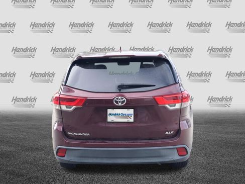 Used 2019 Toyota Highlander XLE FWD image 5