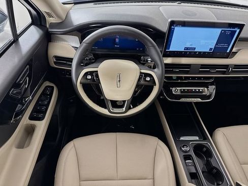 New 2026 Lincoln Corsair Premiere image 23