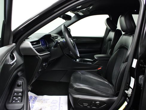 Used 2024 Jeep Grand Cherokee Altitude image 12