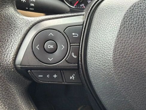 Used 2022 Toyota RAV4 LE AWD/4WD image 12