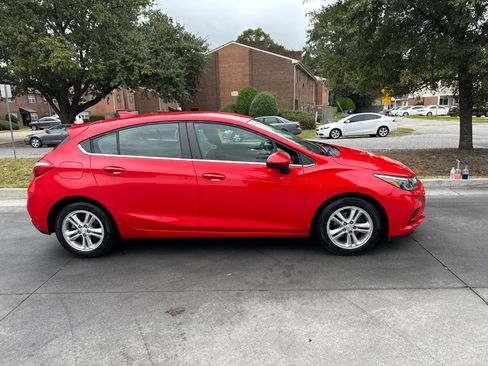 Used 2017 Chevrolet Cruze LT w/ Convenience Package image 3