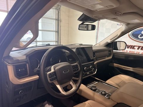 Used 2024 Ford Expedition Limited image 14