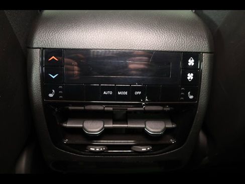 Used 2023 Jeep Grand Cherokee L Overland AWD/4WD image 18