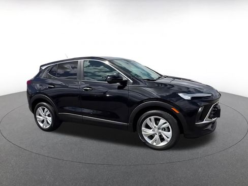 Used 2025 Buick Encore GX Preferred image 2